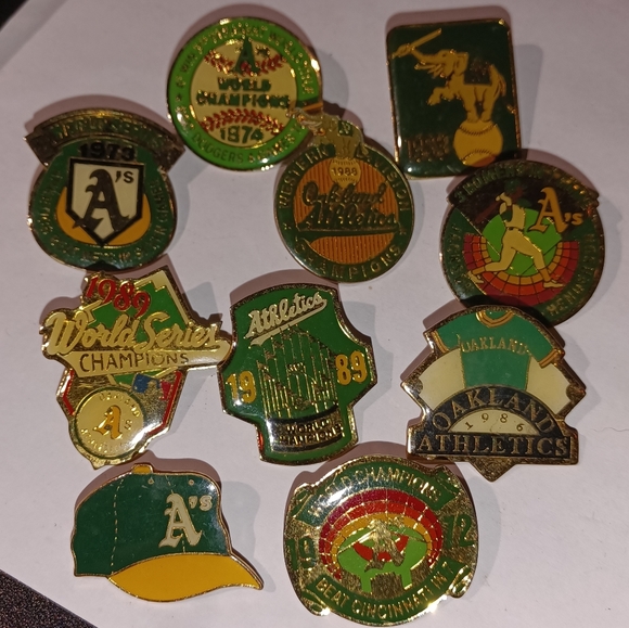 Authentic vintage Oakland A's collectible pins $9 each or all 10 for $80 - Picture 7 of 8